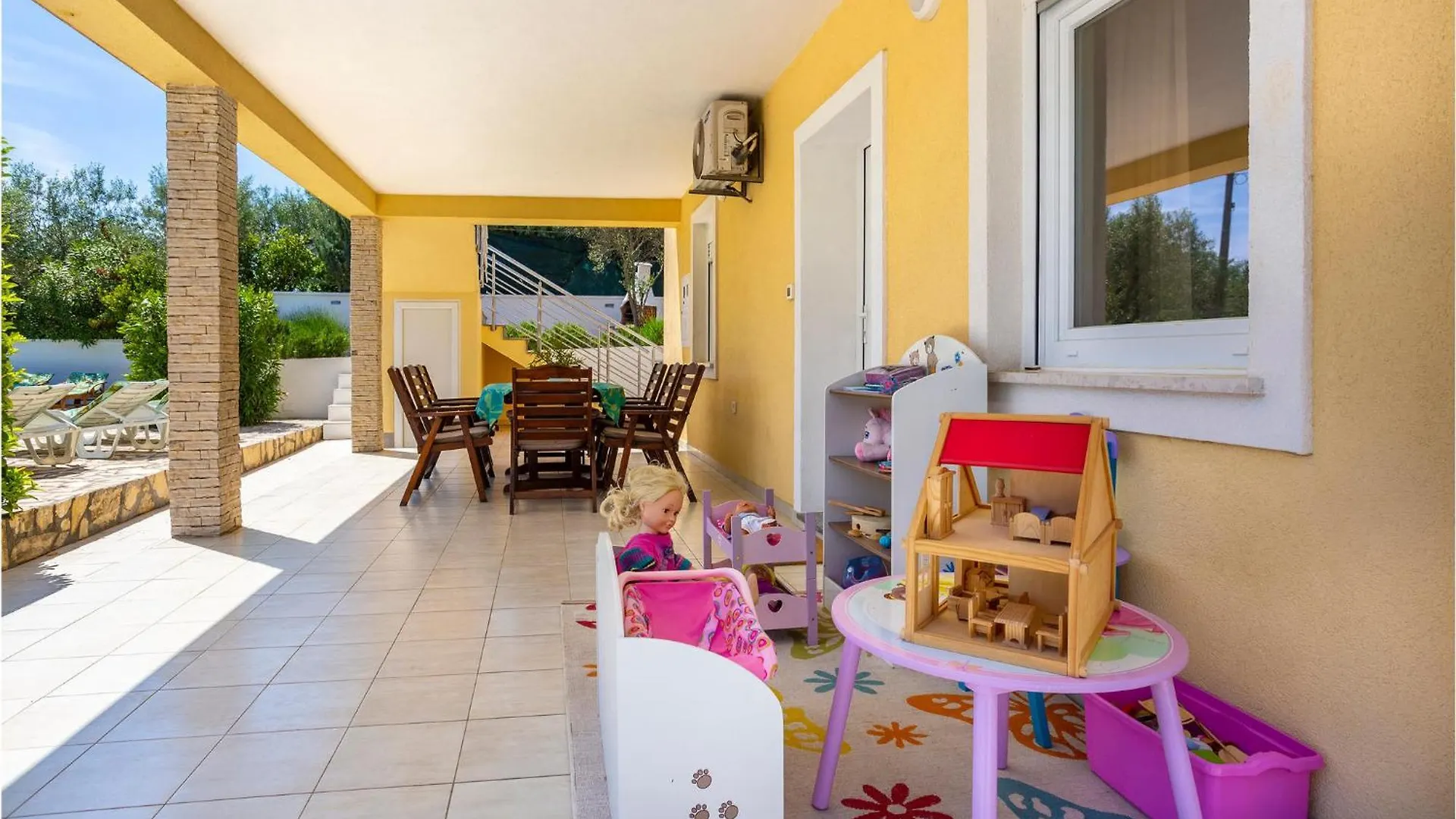 Awesome Home In Vrh With 5 Bedrooms, Wifi And Outdoor Swimming Pool 크로아티아