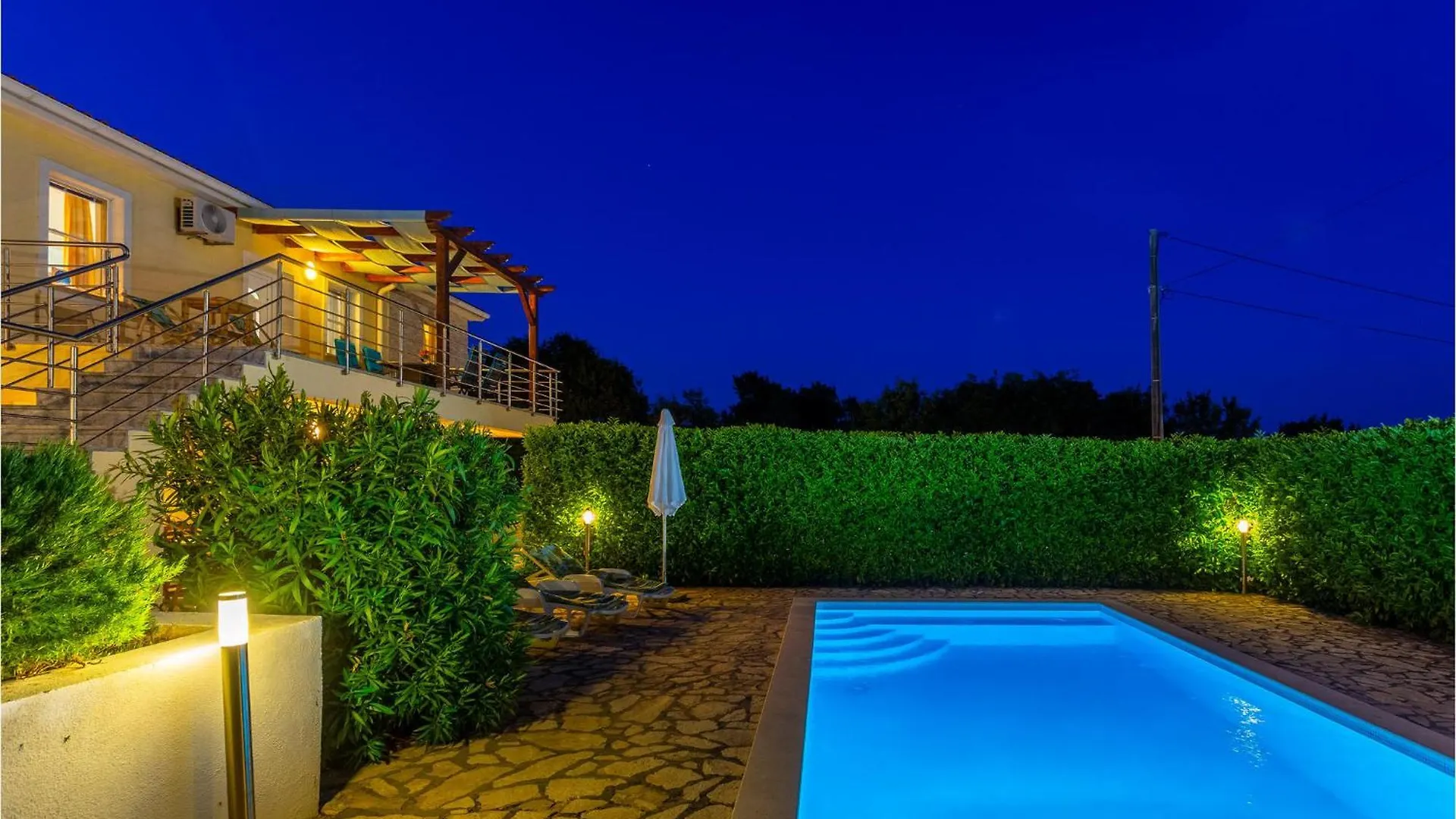 펜션 Awesome Home In Vrh With 5 Bedrooms, Wifi And Outdoor Swimming Pool