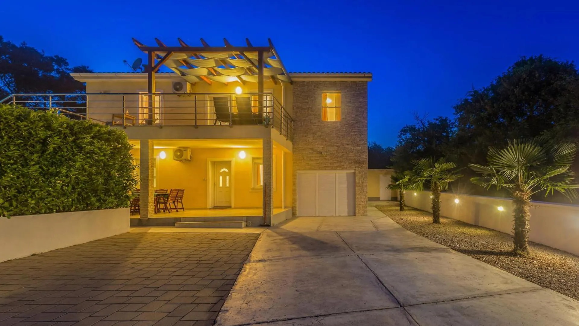 Awesome Home In Vrh With 5 Bedrooms, Wifi And Outdoor Swimming Pool 크로아티아